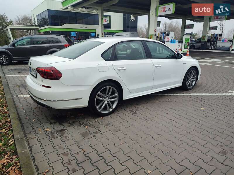 Седан Volkswagen Passat 2018 в Києві