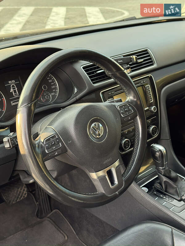 Седан Volkswagen Passat 2013 в Рівному