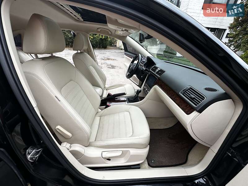 Седан Volkswagen Passat 2011 в Києві