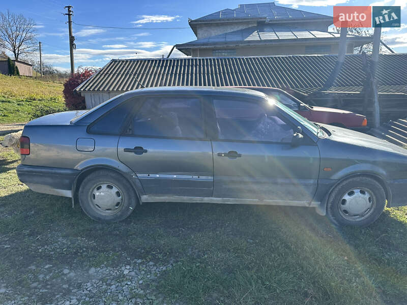 Седан Volkswagen Passat 1995 в Рожнові