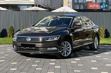 Седан Volkswagen Passat 2015 в Ужгороді