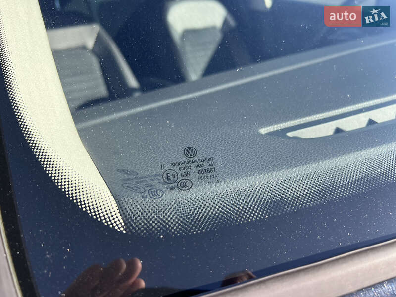 Седан Volkswagen Passat 2015 в Ужгороді