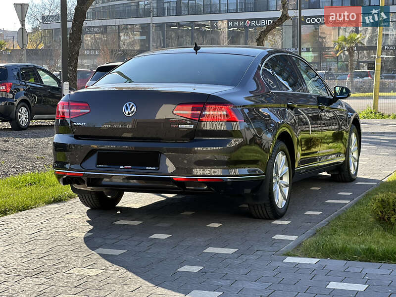 Седан Volkswagen Passat 2015 в Ужгороді