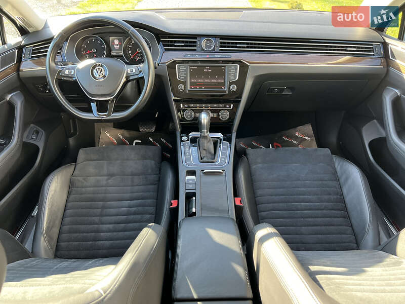 Седан Volkswagen Passat 2015 в Ужгороді