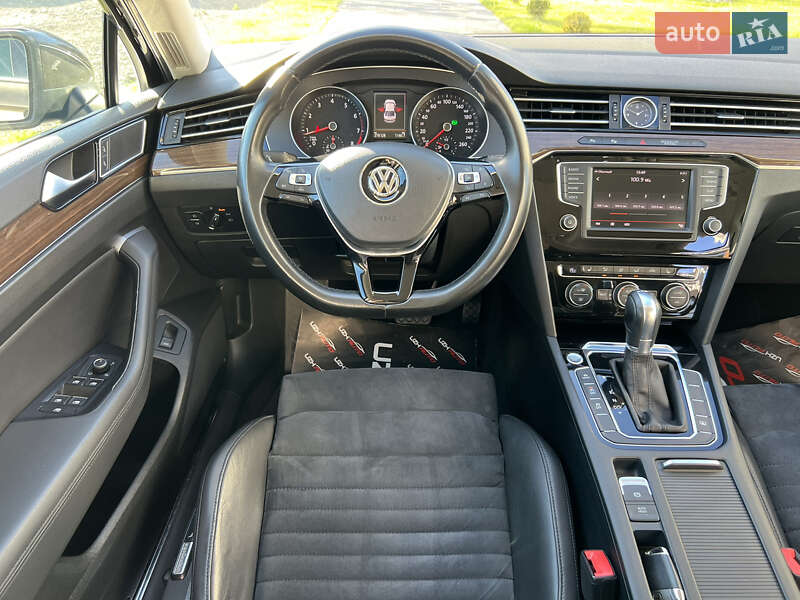 Седан Volkswagen Passat 2015 в Ужгороді