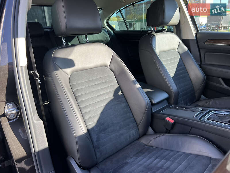 Седан Volkswagen Passat 2015 в Ужгороді