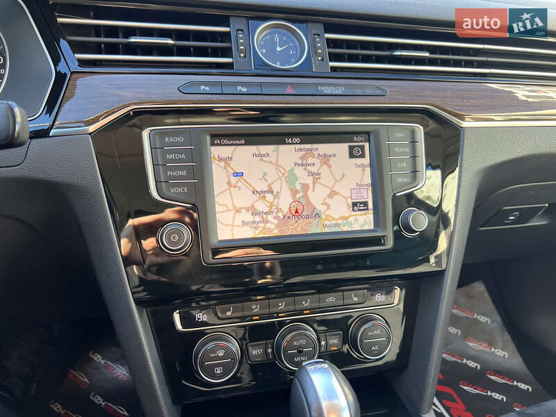 Седан Volkswagen Passat 2015 в Ужгороді