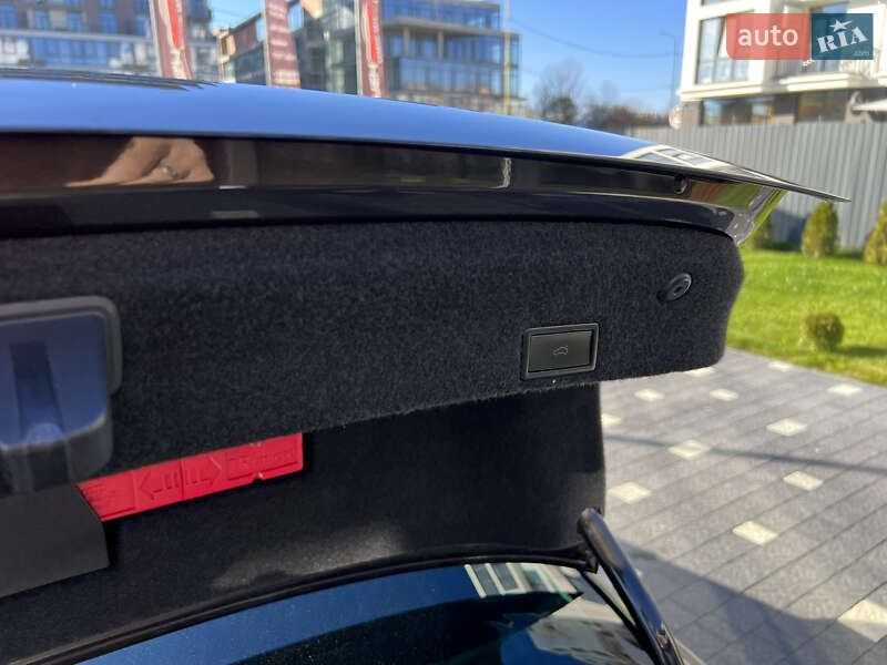 Седан Volkswagen Passat 2015 в Ужгороді