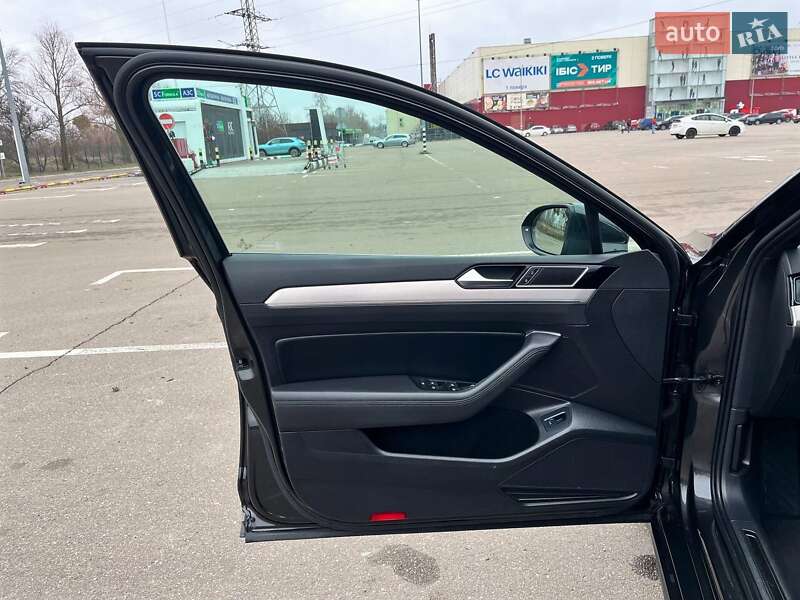 Универсал Volkswagen Passat 2017 в Киеве