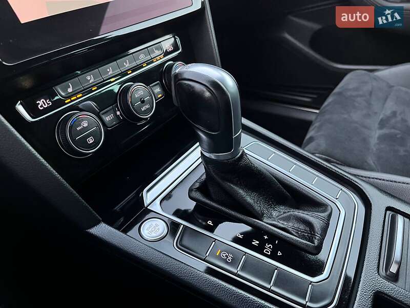 Универсал Volkswagen Passat 2017 в Киеве