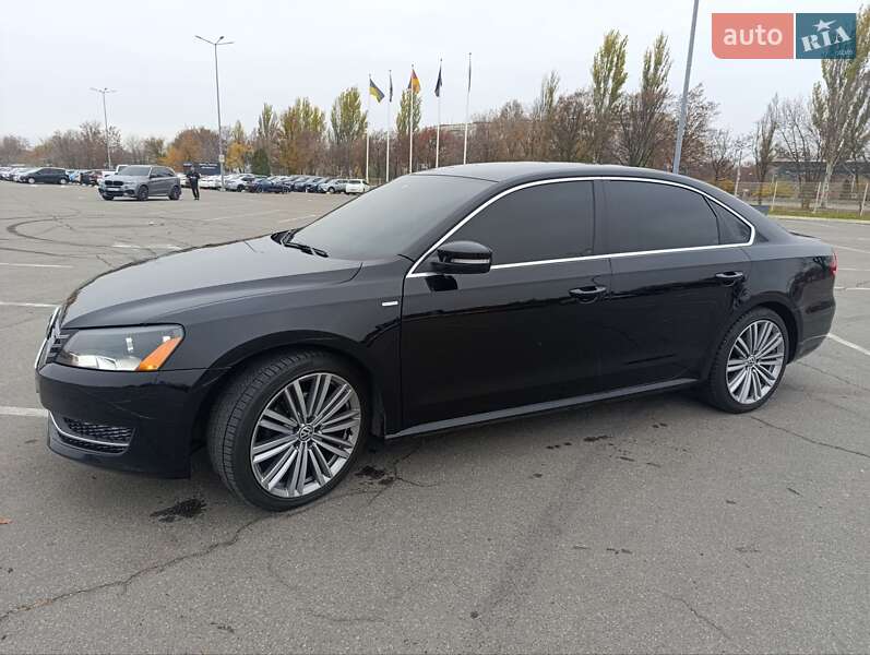 Седан Volkswagen Passat 2013 в Днепре