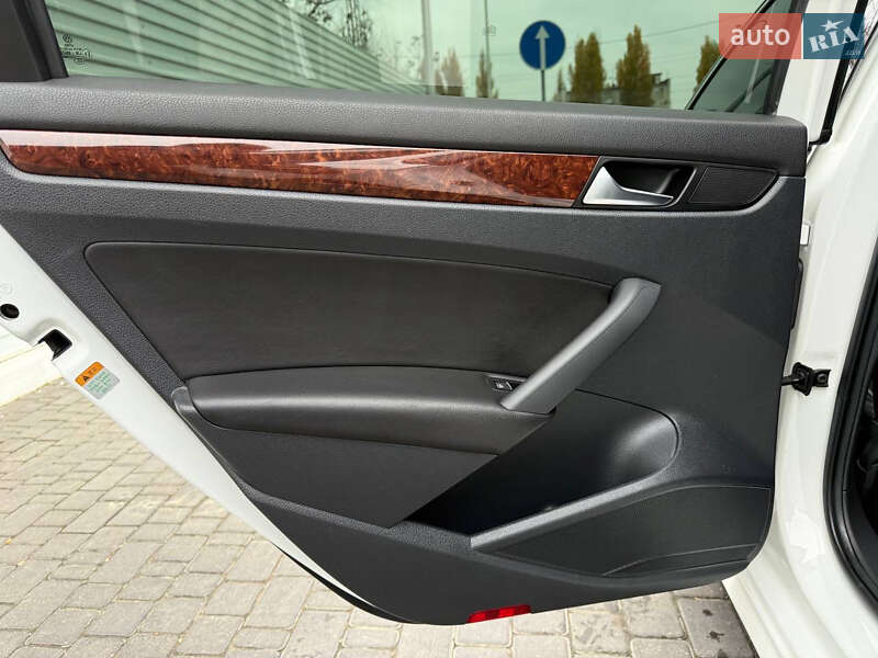 Седан Volkswagen Passat 2014 в Одессе