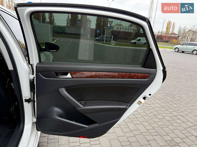 Седан Volkswagen Passat 2014 в Одессе