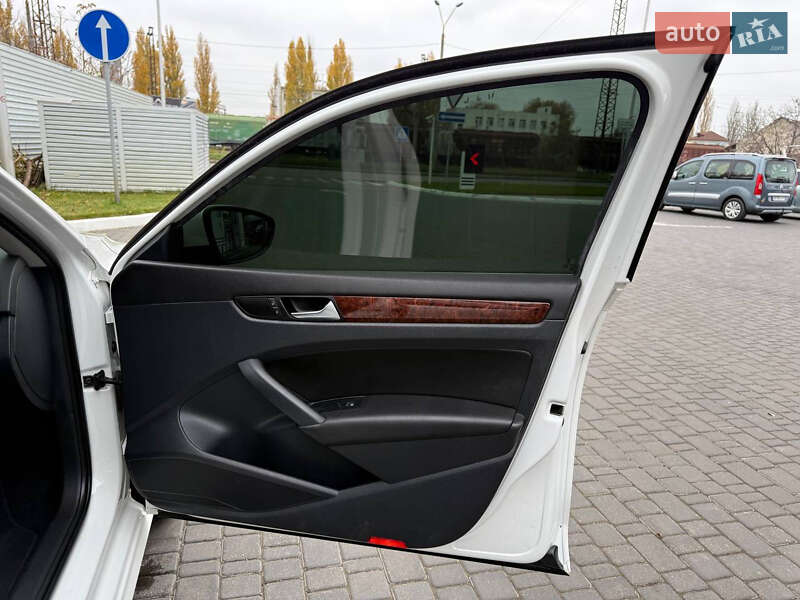Седан Volkswagen Passat 2014 в Одессе