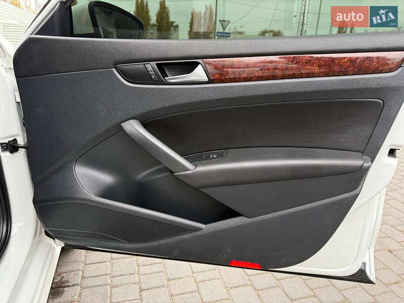 Седан Volkswagen Passat 2014 в Одессе