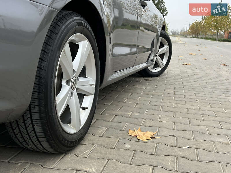 Седан Volkswagen Passat 2013 в Одессе
