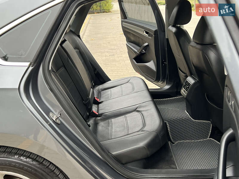 Седан Volkswagen Passat 2013 в Одессе