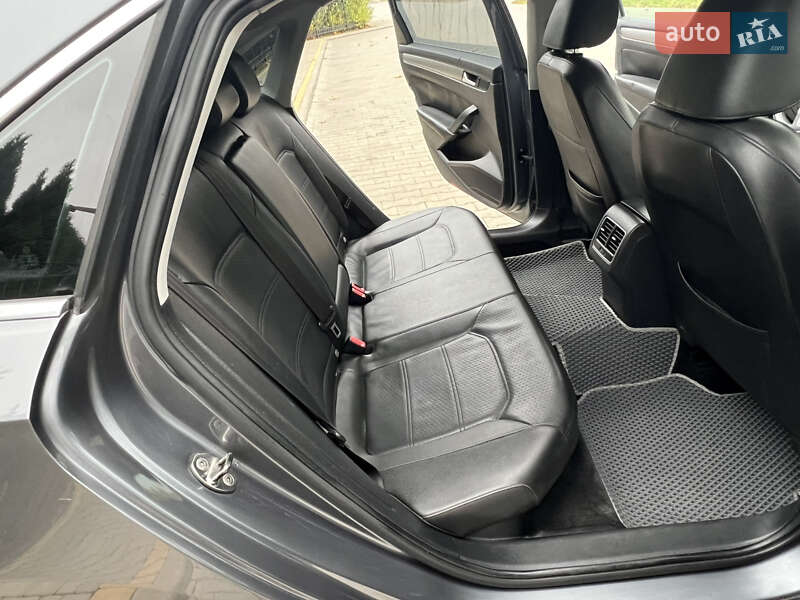 Седан Volkswagen Passat 2013 в Одессе