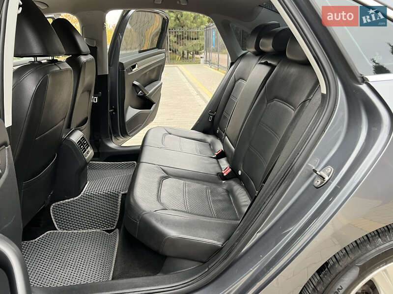 Седан Volkswagen Passat 2013 в Одессе