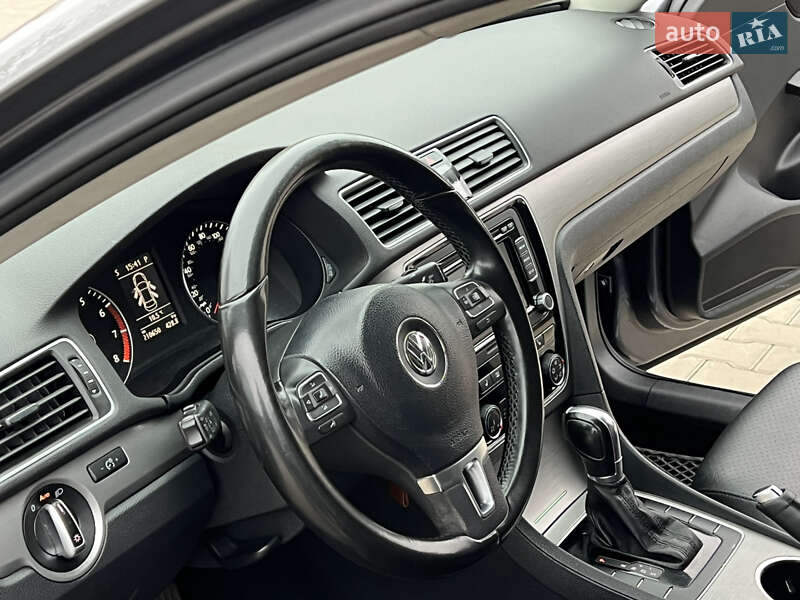 Седан Volkswagen Passat 2013 в Одессе