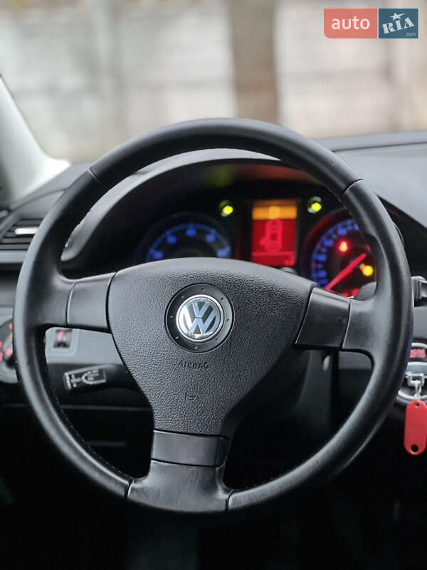 Седан Volkswagen Passat 2006 в Ивано-Франковске