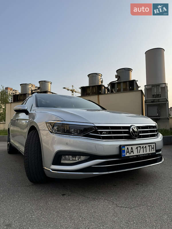 Универсал Volkswagen Passat 2022 в Киеве