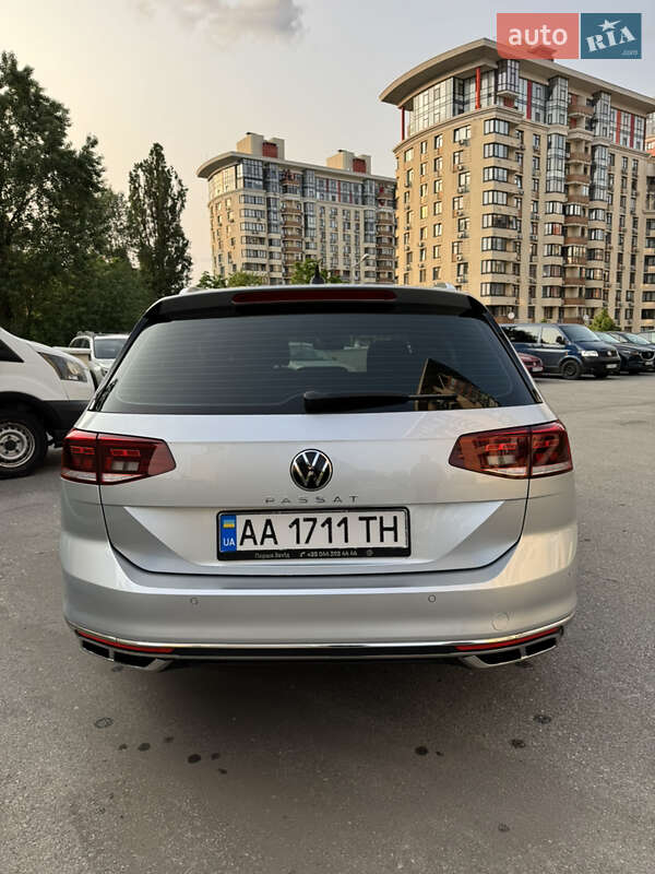 Универсал Volkswagen Passat 2022 в Киеве