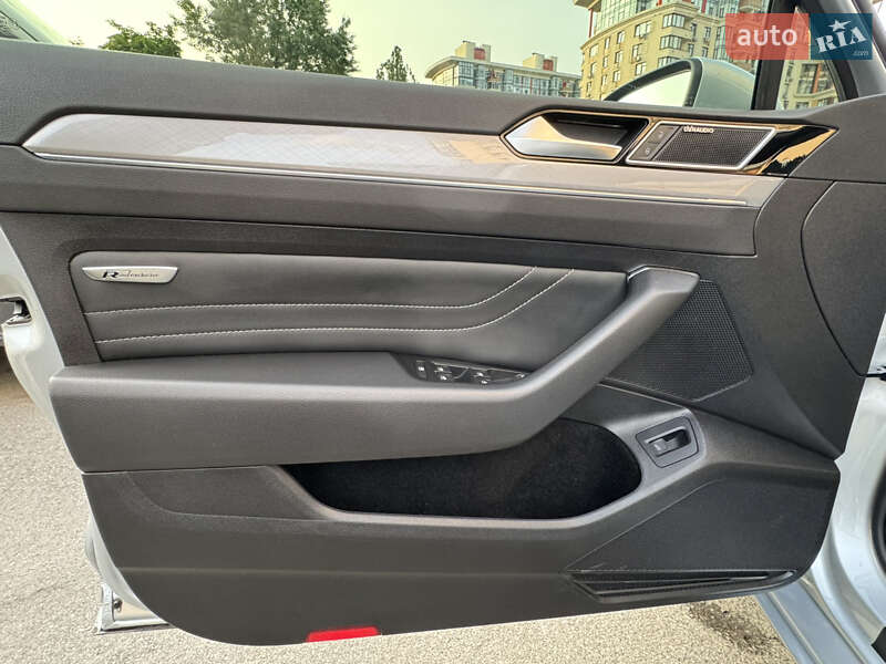 Универсал Volkswagen Passat 2022 в Киеве