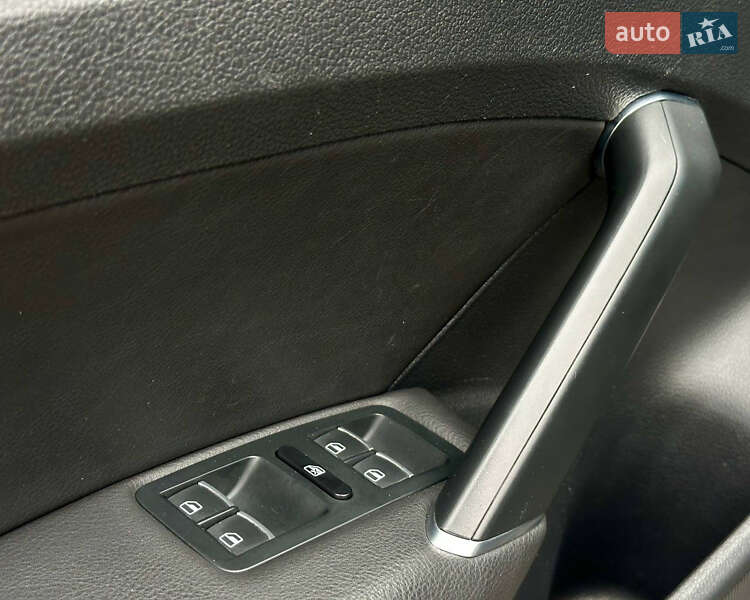 Седан Volkswagen Passat 2015 в Киеве