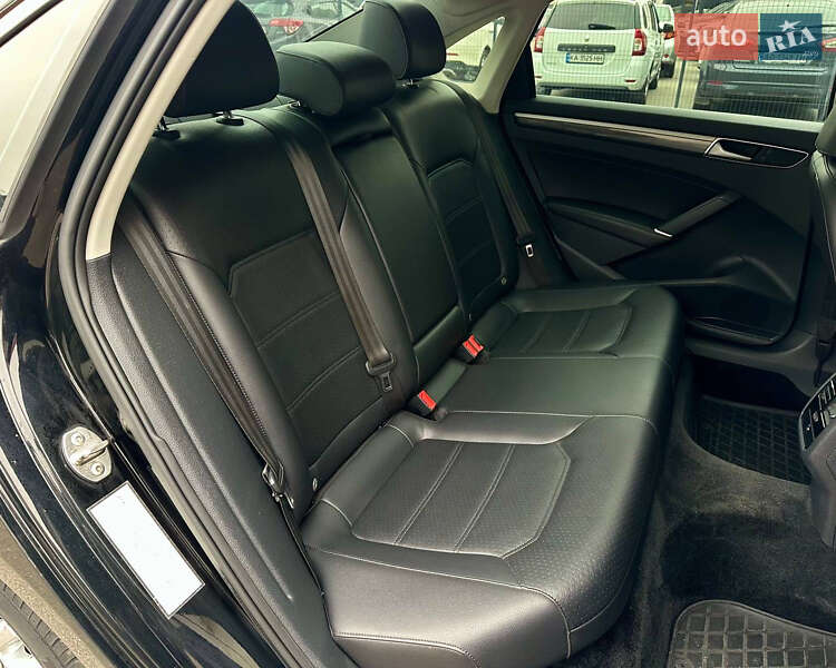 Седан Volkswagen Passat 2015 в Киеве