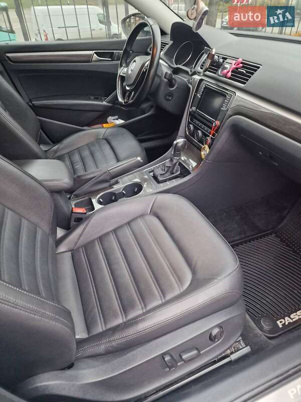 Седан Volkswagen Passat 2017 в Чернигове