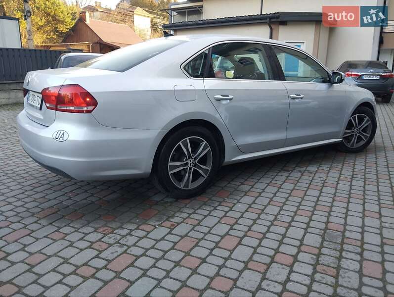 Седан Volkswagen Passat 2012 в Львове