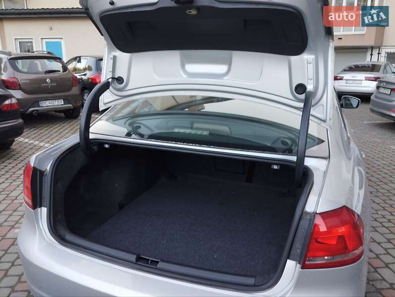 Седан Volkswagen Passat 2012 в Львове