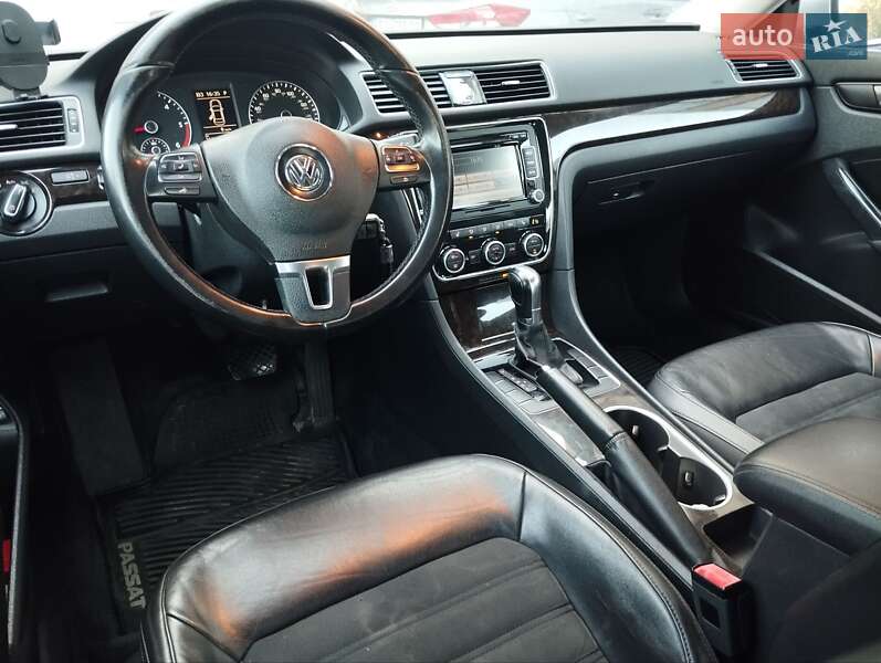 Седан Volkswagen Passat 2012 в Львове