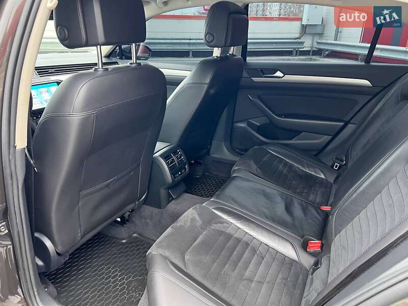 Седан Volkswagen Passat 2018 в Києві