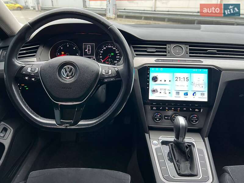 Седан Volkswagen Passat 2018 в Києві