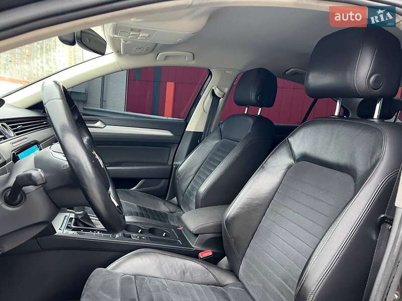 Седан Volkswagen Passat 2018 в Києві