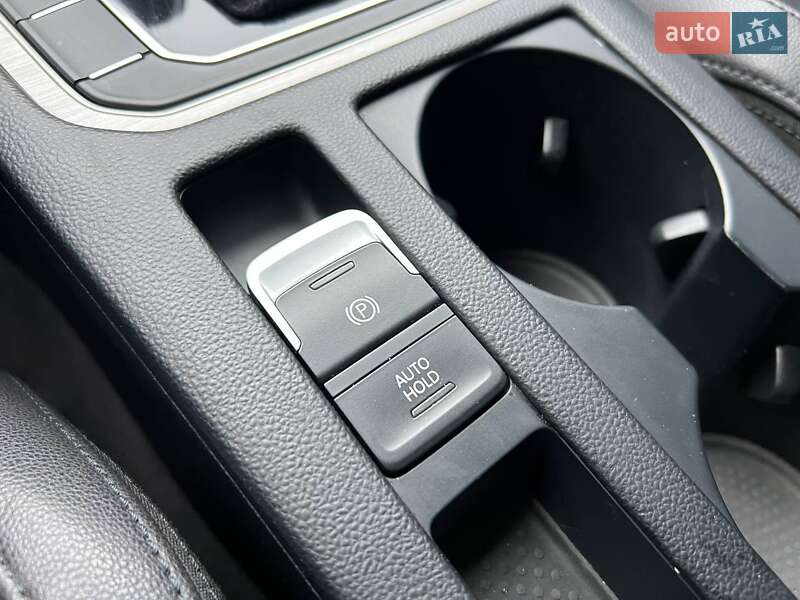 Седан Volkswagen Passat 2018 в Києві