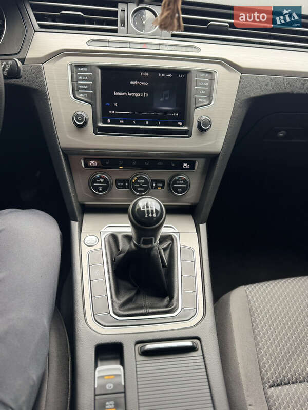 Универсал Volkswagen Passat 2016 в Звягеле фото 8 Универсал Volkswagen Passat 2016 в Звягеле