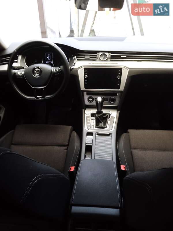 Универсал Volkswagen Passat 2018 в Днепре