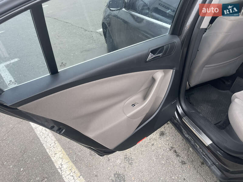 Седан Volkswagen Passat 2007 в Киеве