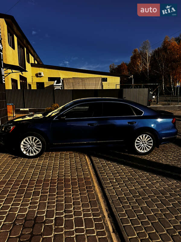 Седан Volkswagen Passat 2016 в Волочиске