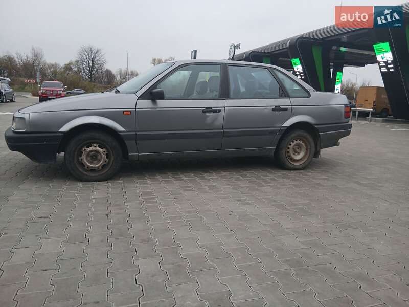 Седан Volkswagen Passat 1992 в Стрые