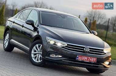 Седан Volkswagen Passat 2022 в Луцке