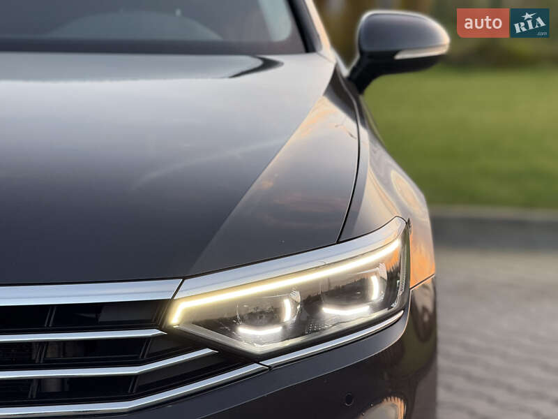 Седан Volkswagen Passat 2022 в Луцке
