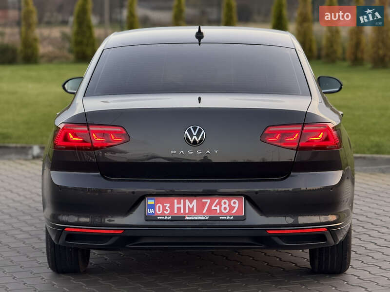 Седан Volkswagen Passat 2022 в Луцке