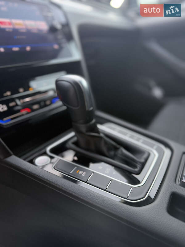 Седан Volkswagen Passat 2022 в Луцке