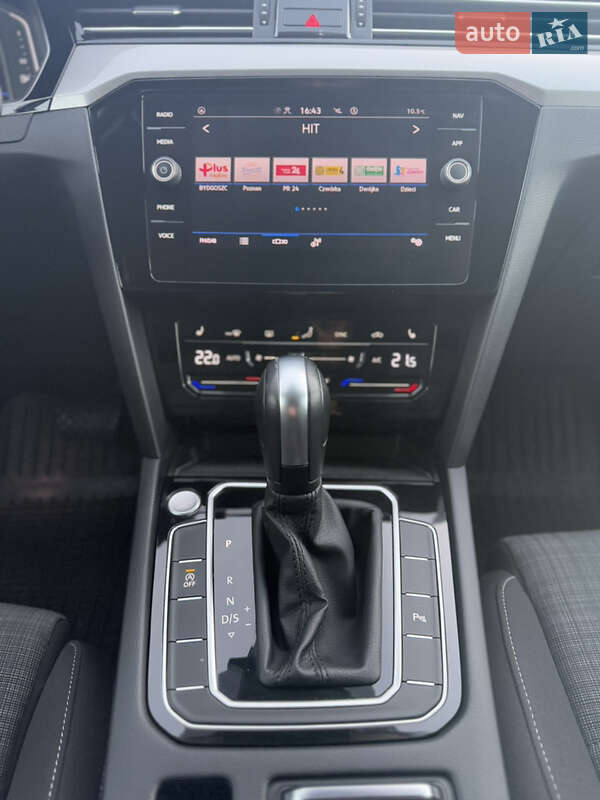 Седан Volkswagen Passat 2022 в Луцке