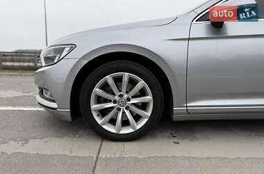 Універсал Volkswagen Passat 2017 в Житомирі