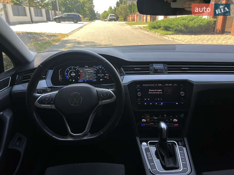 Универсал Volkswagen Passat 2020 в Киеве